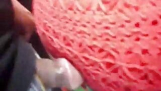 Kayu hitam dengan rambut merah jambu menghisap zakar hitam yang besar dan melakukan hubungan video lucah melayu tudung seks di dapur